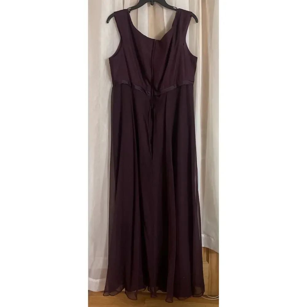 Champagne Formals Women’s Gown Size 38 (US 8) Burgundy Long Chiffon Sleeveless‎